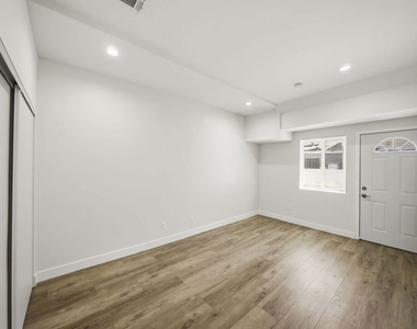 2910 Budlong Avenue - Photo Thumbnail 36