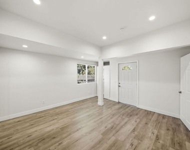 2910 Budlong Avenue - Photo Thumbnail 22