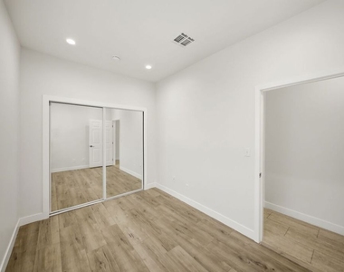 2910 Budlong Avenue - Photo Thumbnail 17