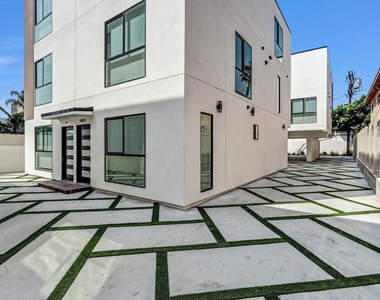 1305 N Sycamore - Photo Thumbnail 4