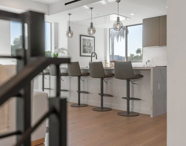 7150 Willoughby Avenue - Photo Thumbnail 10