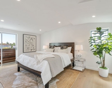 7150 Willoughby Avenue - Photo Thumbnail 24