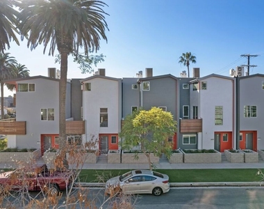 7150 Willoughby Avenue - Photo Thumbnail 2