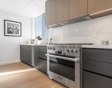 7150 Willoughby Avenue - Photo Thumbnail 11