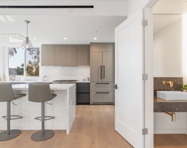 7150 Willoughby Avenue - Photo Thumbnail 14