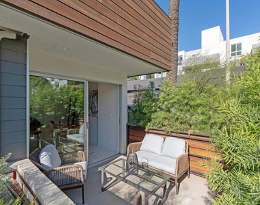 7150 Willoughby Avenue - Photo Thumbnail 8