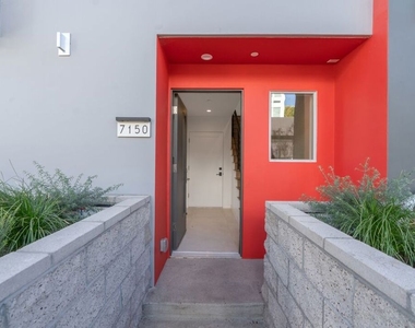 7150 Willoughby Avenue - Photo Thumbnail 3