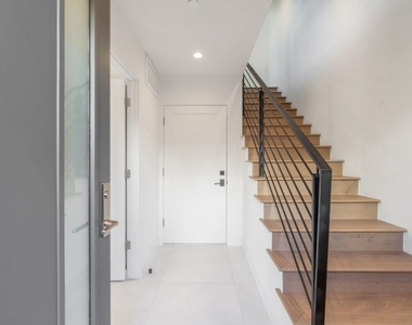 7150 Willoughby Avenue - Photo Thumbnail 9