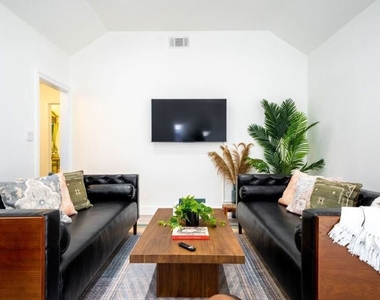 11331 Isleta Street - Photo Thumbnail 66