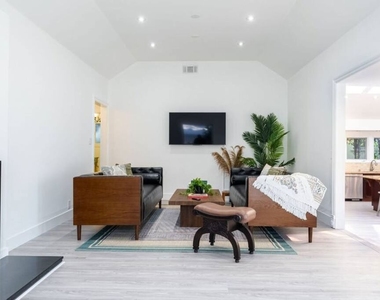 11331 Isleta Street - Photo Thumbnail 4
