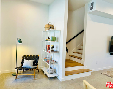 948 E 67th Street - Photo Thumbnail 13
