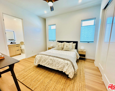 948 E 67th Street - Photo Thumbnail 24