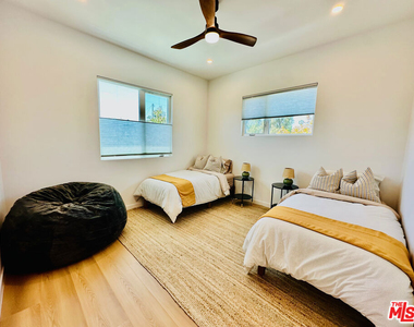 948 E 67th Street - Photo Thumbnail 36