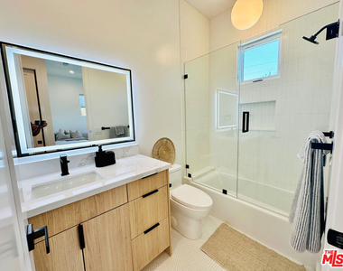 948 E 67th Street - Photo Thumbnail 38
