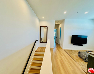 948 E 67th Street - Photo Thumbnail 44