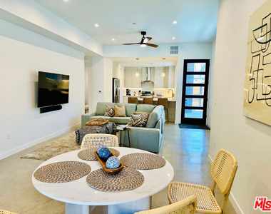 948 E 67th Street - Photo Thumbnail 11