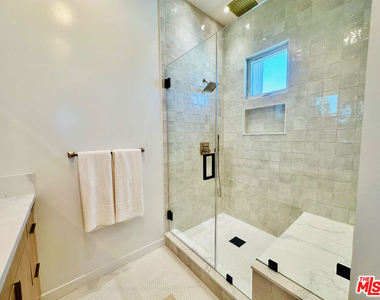 948 E 67th Street - Photo Thumbnail 22