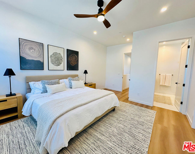 948 E 67th Street - Photo Thumbnail 15