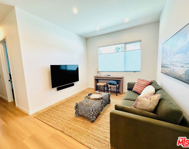 948 E 67th Street - Photo Thumbnail 39