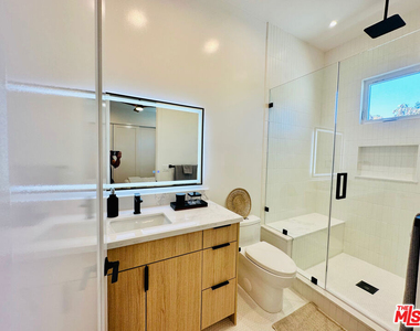 948 E 67th Street - Photo Thumbnail 33