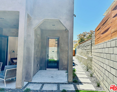 948 E 67th Street - Photo Thumbnail 66