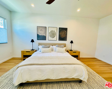 948 E 67th Street - Photo Thumbnail 17