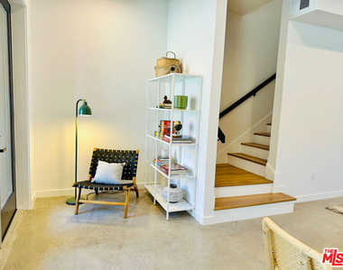 948 E 67th Street - Photo Thumbnail 12