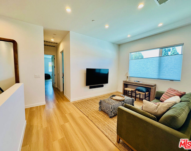 948 E 67th Street - Photo Thumbnail 41