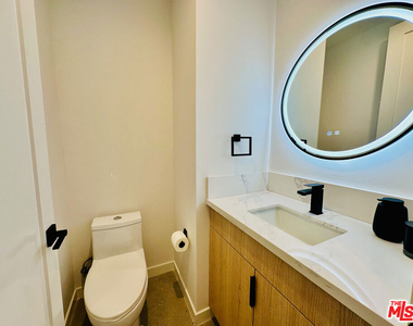 948 E 67th Street - Photo Thumbnail 50