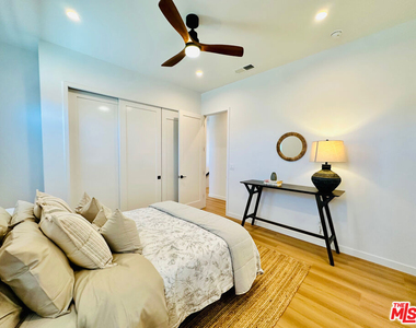 948 E 67th Street - Photo Thumbnail 29