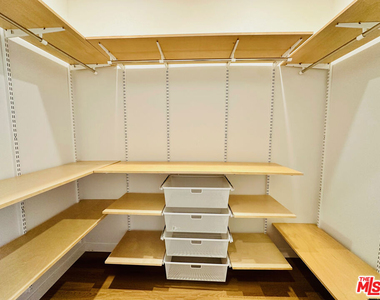 948 E 67th Street - Photo Thumbnail 48