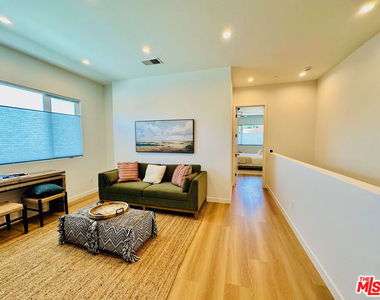 948 E 67th Street - Photo Thumbnail 42