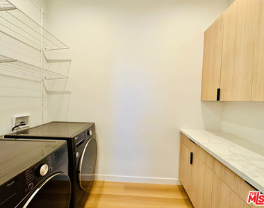 948 E 67th Street - Photo Thumbnail 45