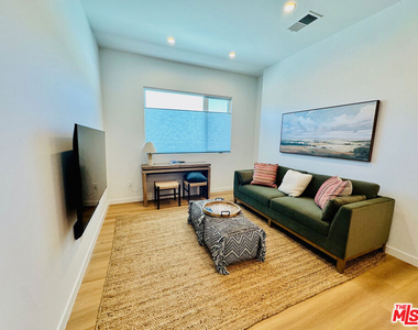 948 E 67th Street - Photo Thumbnail 40
