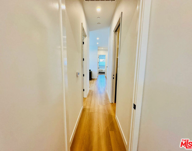 948 E 67th Street - Photo Thumbnail 47