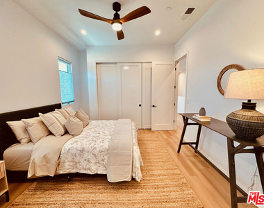 948 E 67th Street - Photo Thumbnail 27