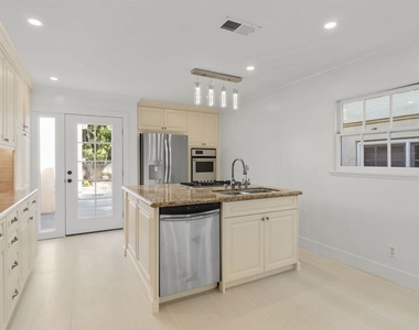 2128 Camden Avenue - Photo Thumbnail 7