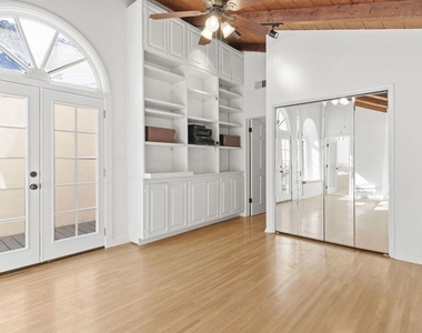2128 Camden Avenue - Photo Thumbnail 12