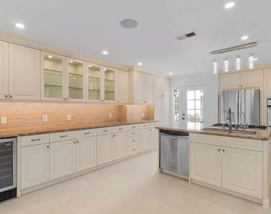 2128 Camden Avenue - Photo Thumbnail 6