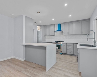 16855 Donmetz Street - Photo Thumbnail 7