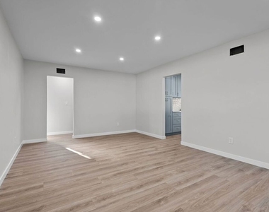 16855 Donmetz Street - Photo Thumbnail 4