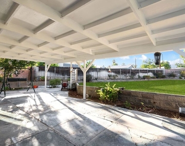 16855 Donmetz Street - Photo Thumbnail 18