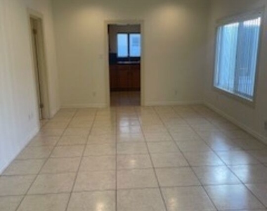 2311 Malcolm Avenue - Photo Thumbnail 4