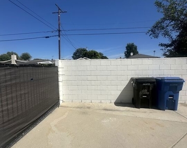 7359 Amestoy Avenue - Photo Thumbnail 10