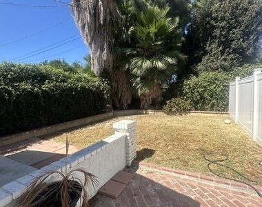7359 Amestoy Avenue - Photo Thumbnail 13