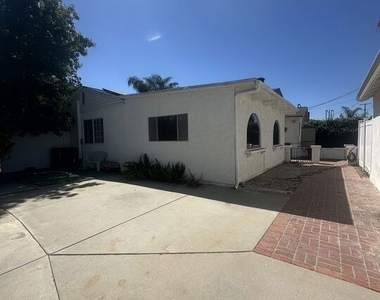 7359 Amestoy Avenue - Photo Thumbnail 9