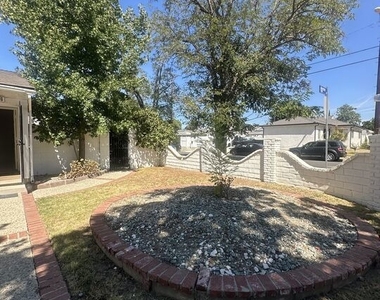 7359 Amestoy Avenue - Photo Thumbnail 5
