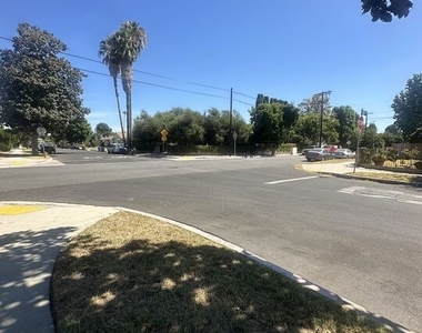 7359 Amestoy Avenue - Photo Thumbnail 3