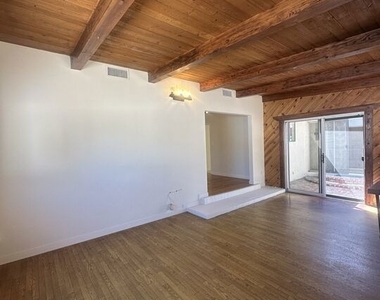 7359 Amestoy Avenue - Photo Thumbnail 16