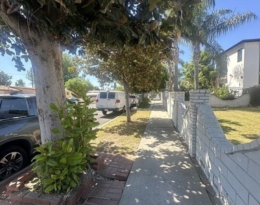 7359 Amestoy Avenue - Photo Thumbnail 2
